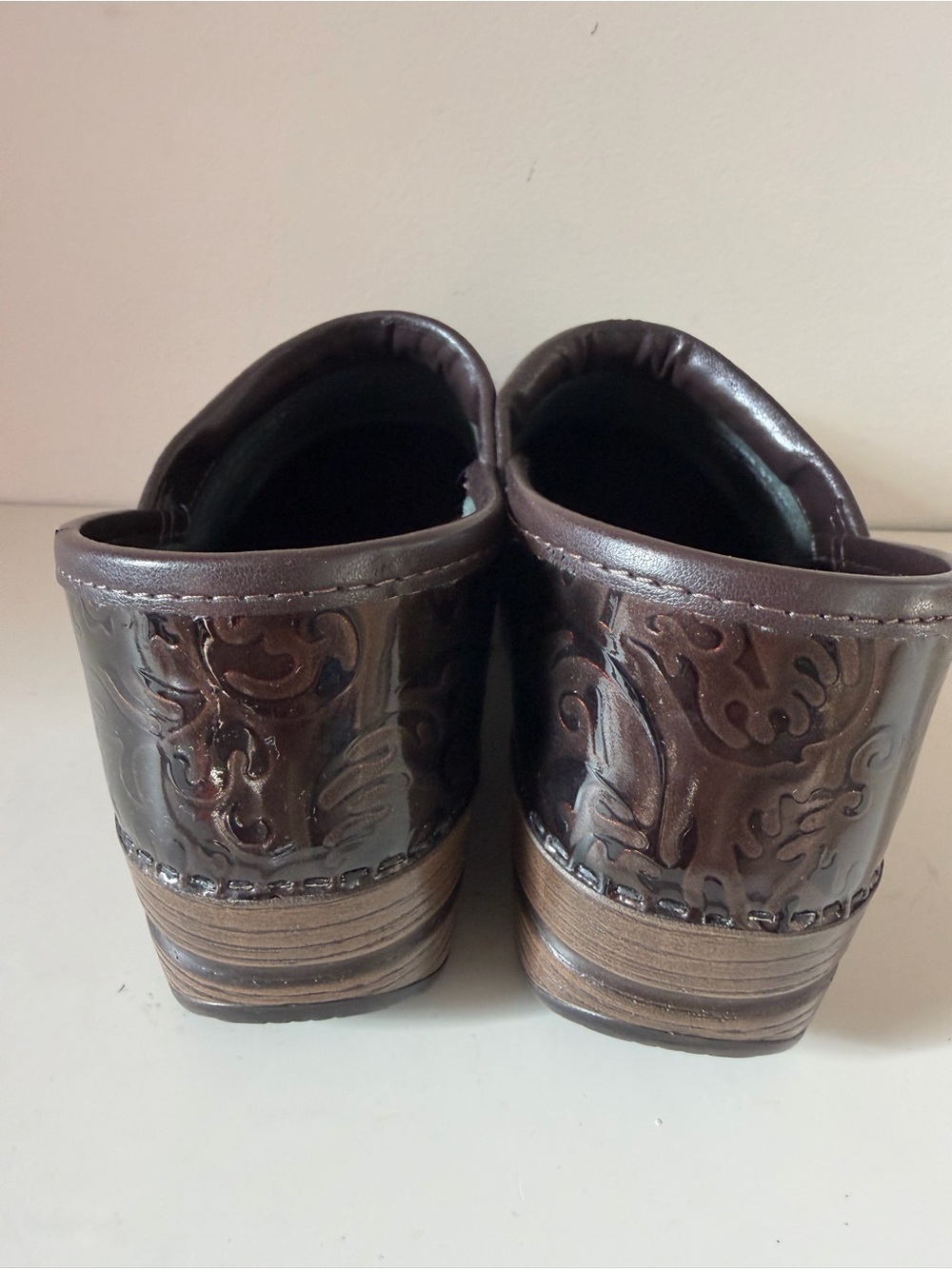 Dansko Women’s Embossed Metallic‎ Brown Clogs. Sz 37 (6.5-7) - Picture 6 of 12